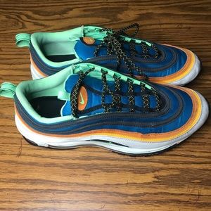 Men Airmax 97!! Have been worn but still in good condition!! Light scuff marks